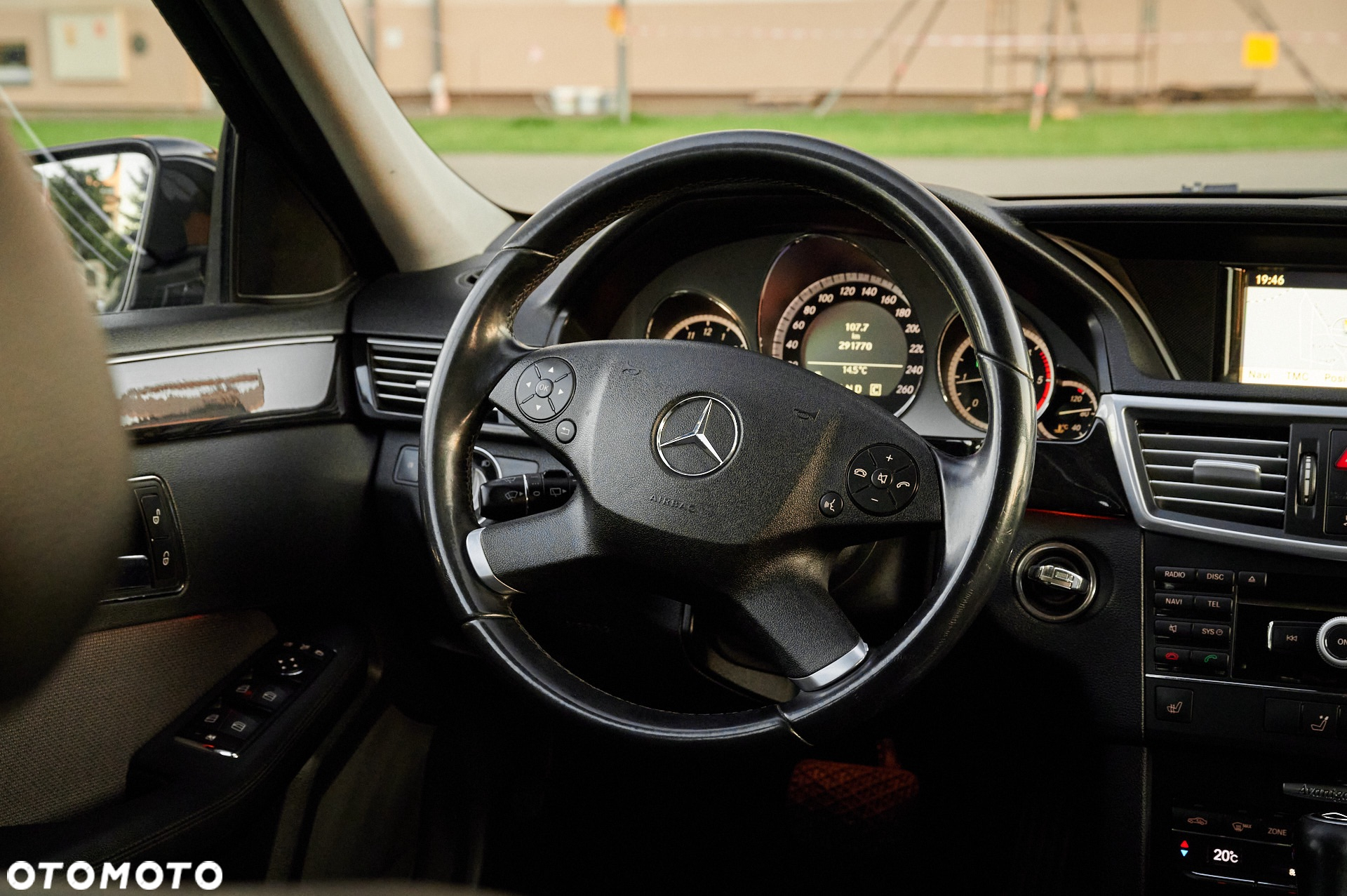 Mercedes-Benz Klasa E 200 BlueTEC 7G-TRONIC Avantgarde - 38