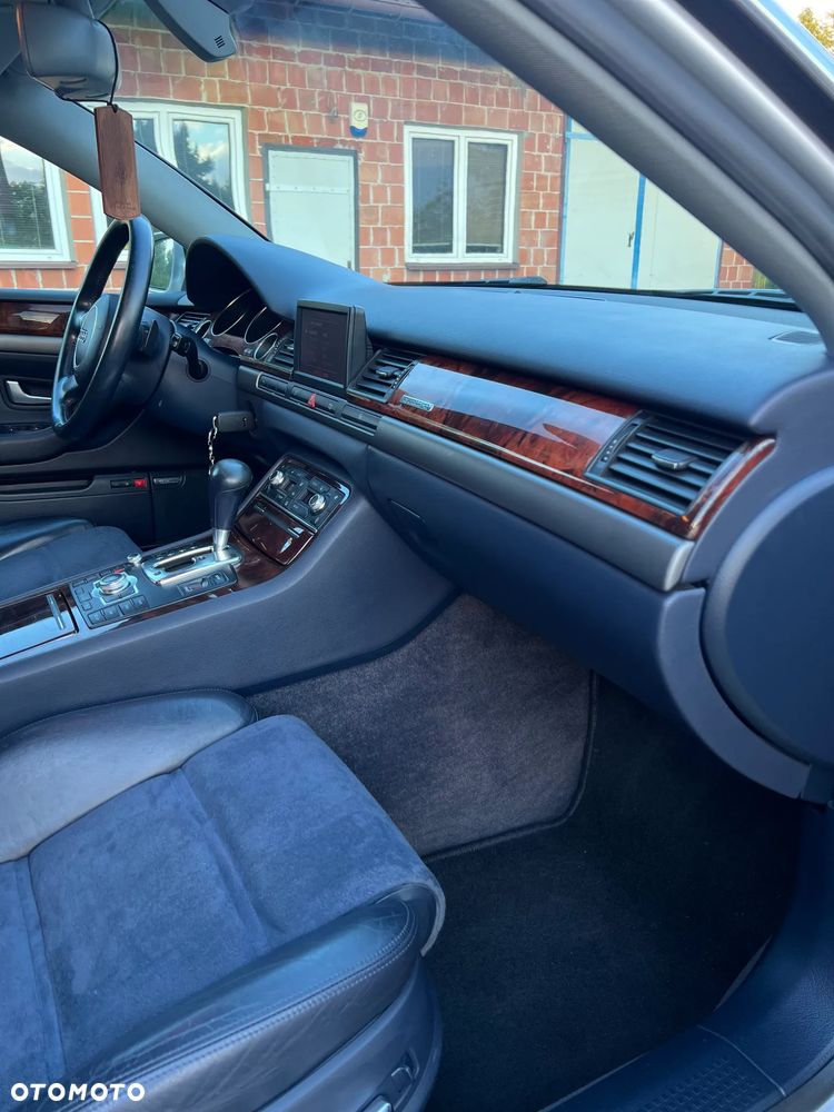 Audi A8 4.2 Quattro - 26