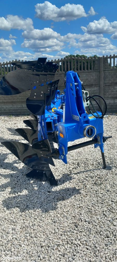 New Holland Pług obracalny model PLS4 - 5