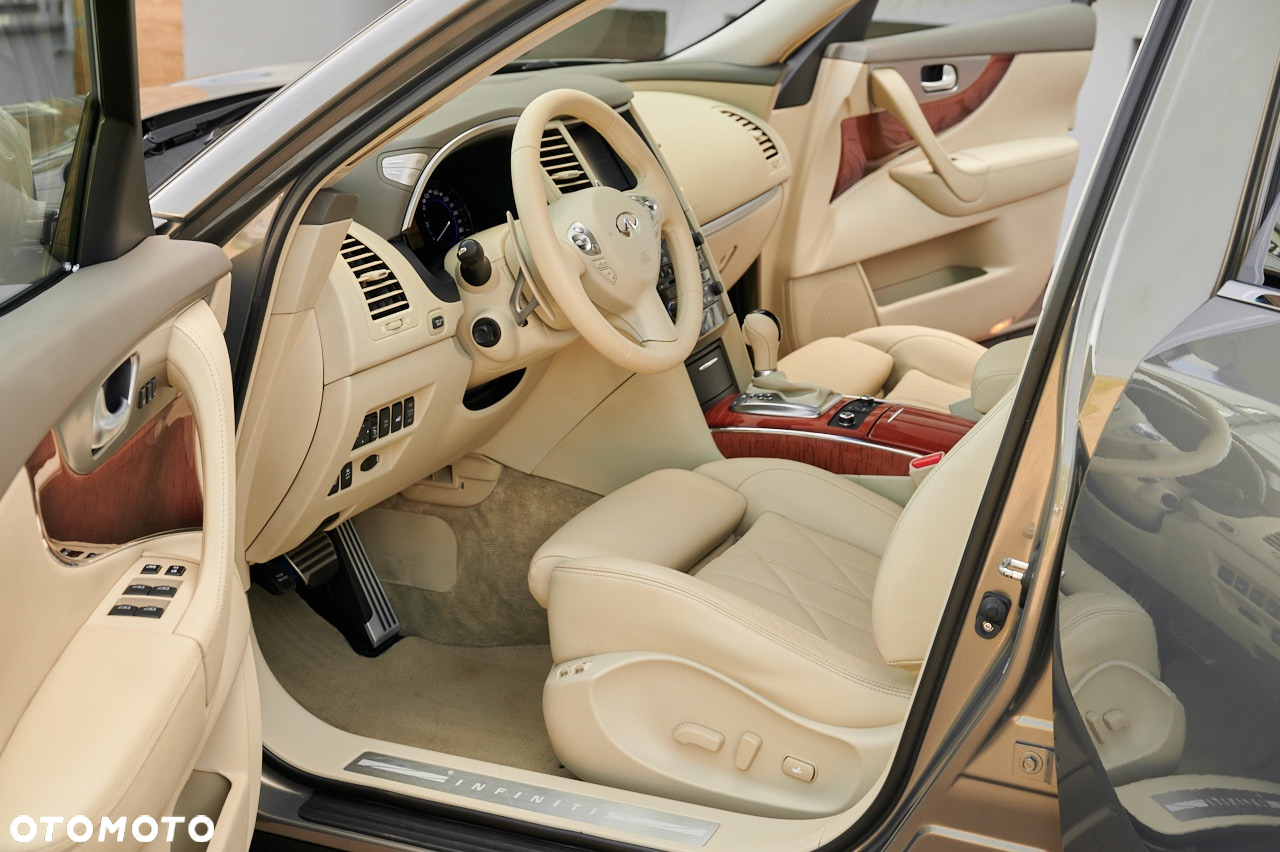 Infiniti QX70 3.0d S - 23