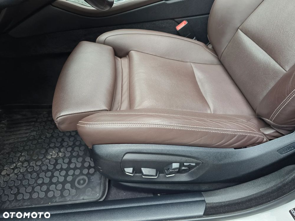 BMW Seria 5 535i xDrive Sport-Aut Luxury Line - 30