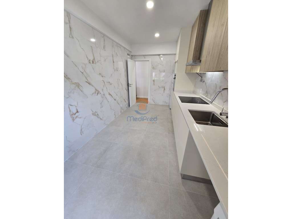 Apartamento T1 c/ um Parqueamento | Odivelas - Grande imagem: 2/18
