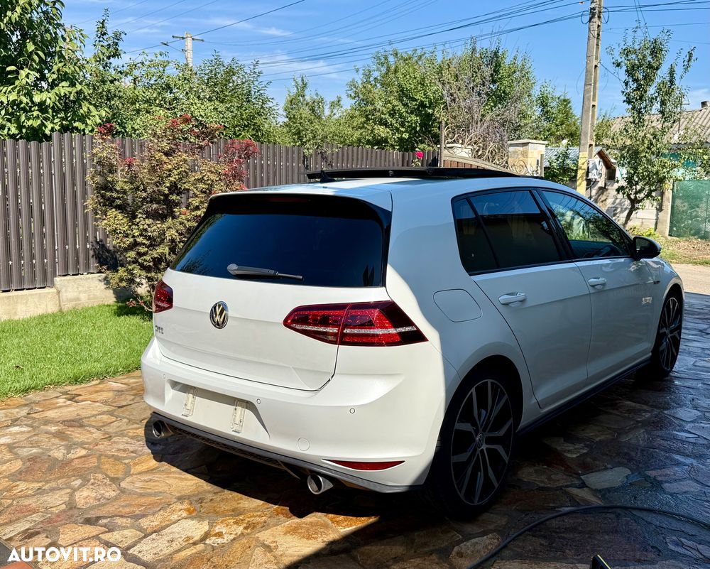 Volkswagen Golf - 5