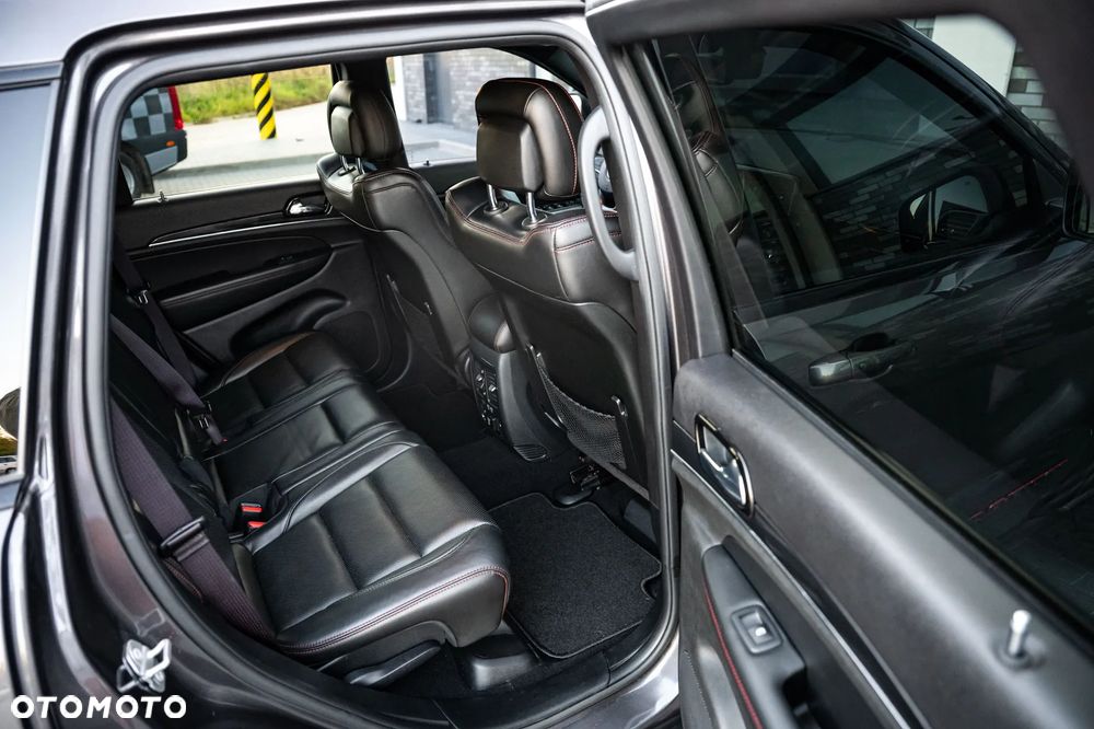 Jeep Grand Cherokee - 22