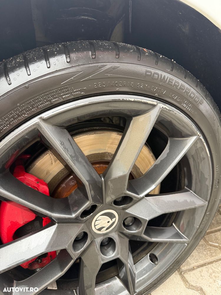 Skoda Octavia 2.0 TDI DSG RS - 2