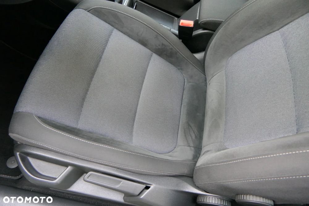 Volkswagen Golf Plus 1.6 TDI DPF Style - 21