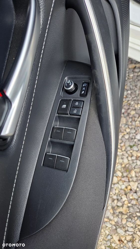 Toyota Corolla 1.8 Hybrid Comfort - 17