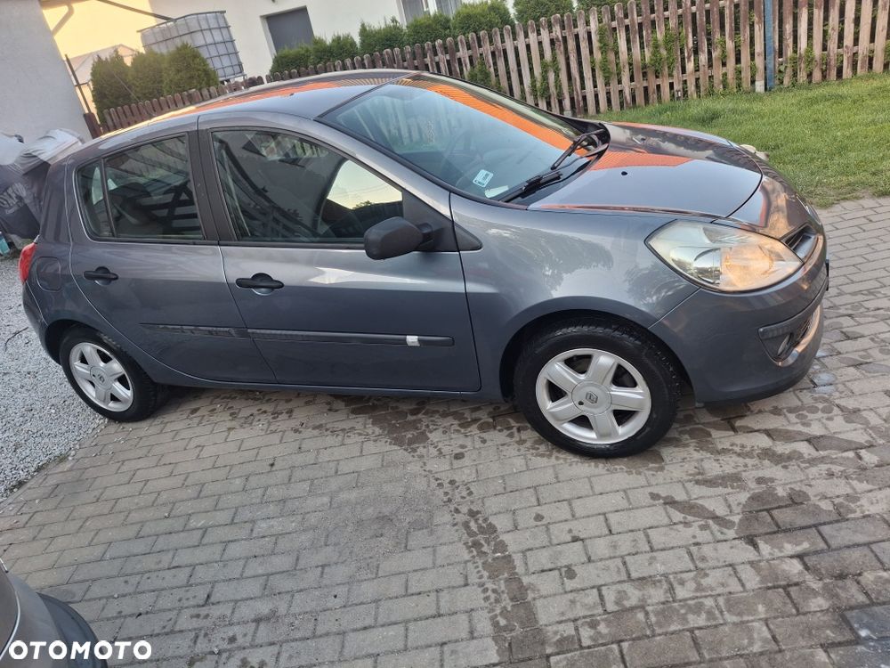 Renault Clio - 1