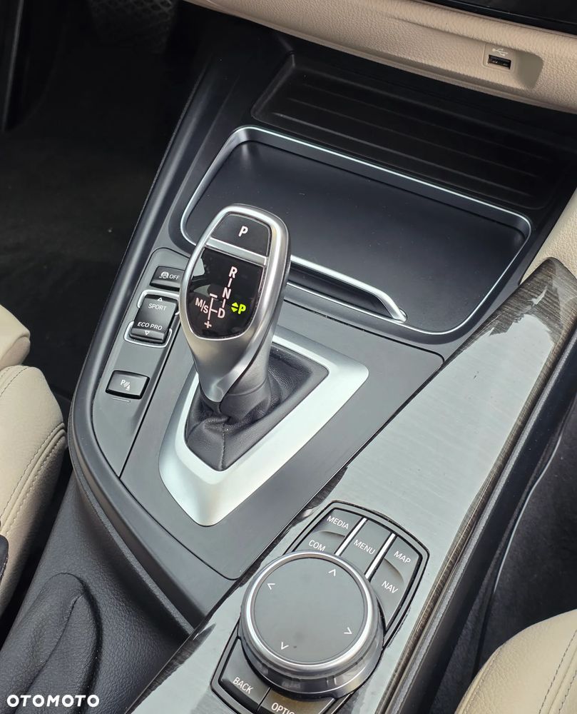 BMW Seria 3 320i xDrive Luxury Line - 18