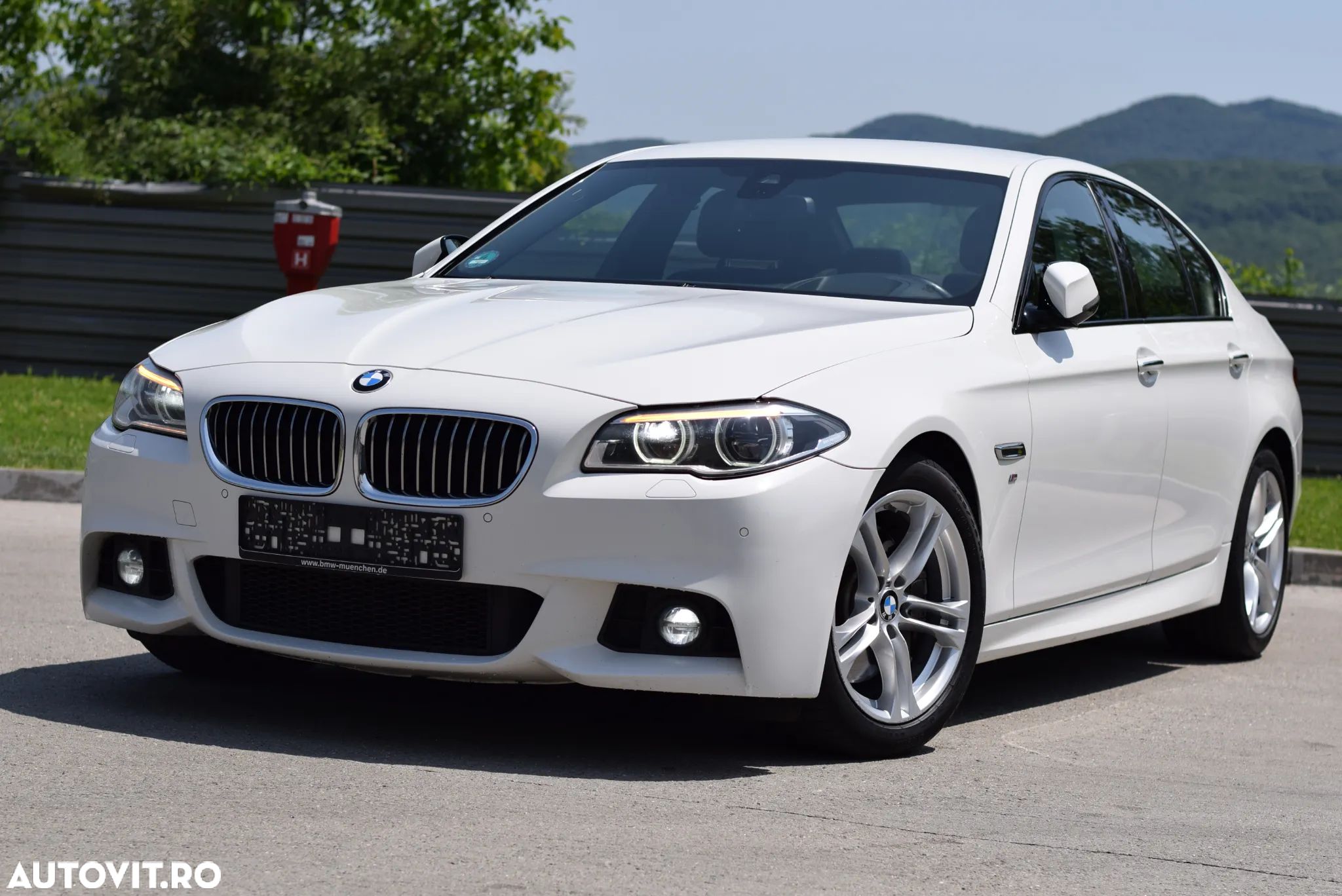 BMW Seria 5 525d Sport-Aut. - 1