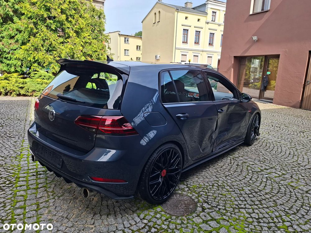 Volkswagen Golf - 6