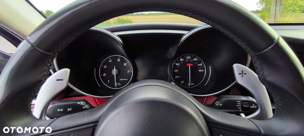 Alfa Romeo Giulia - 17