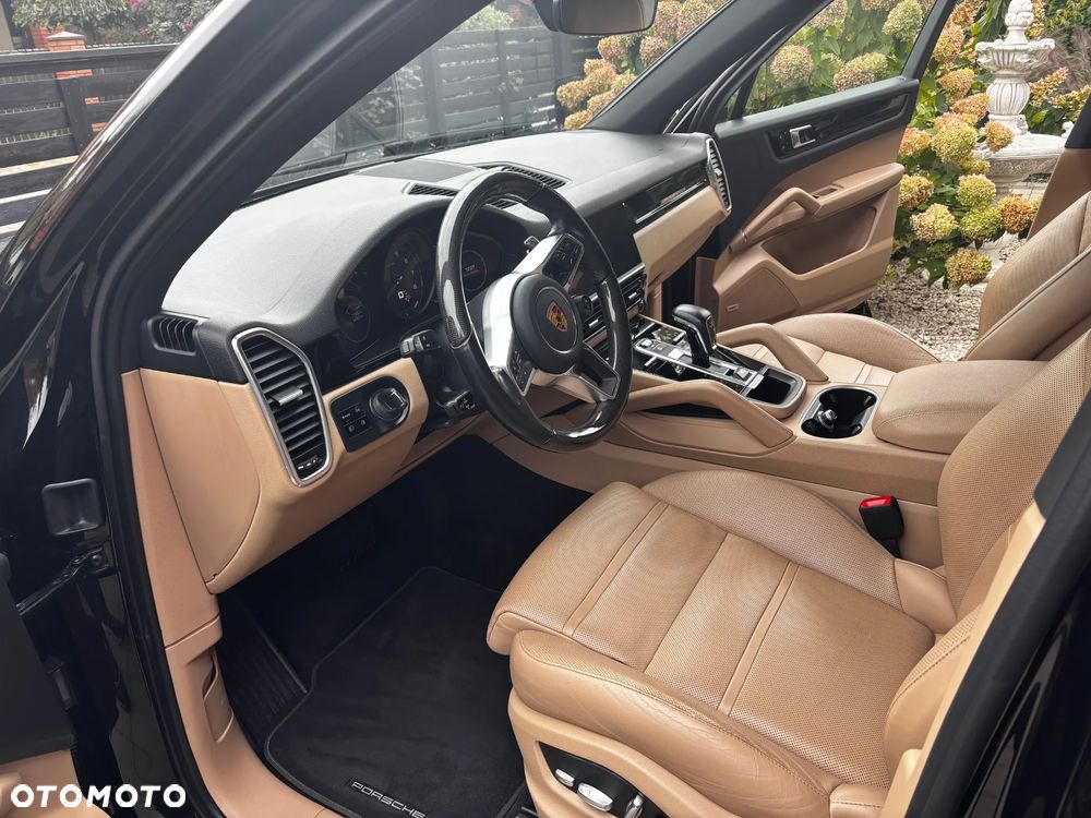Porsche Cayenne - 21