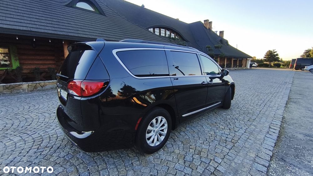 Chrysler Pacifica - 3