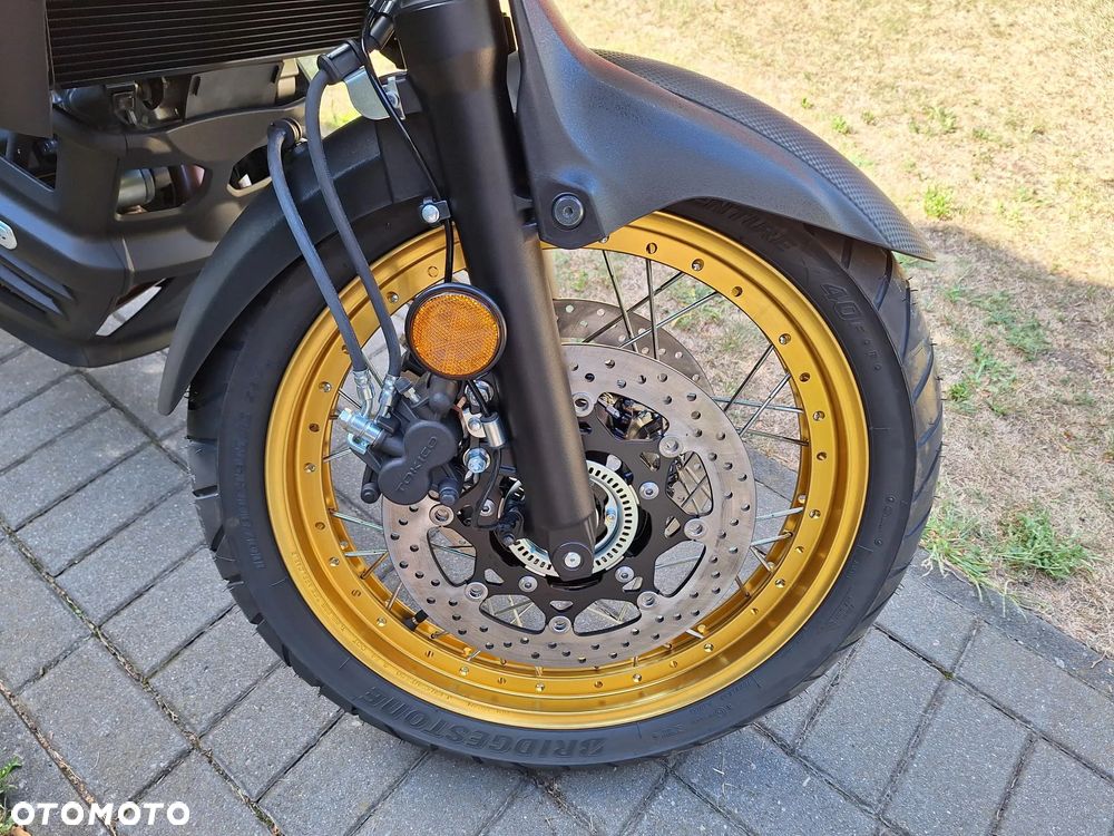 Suzuki V-STROM - 4