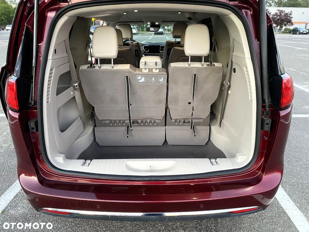 Chrysler Pacifica - 12
