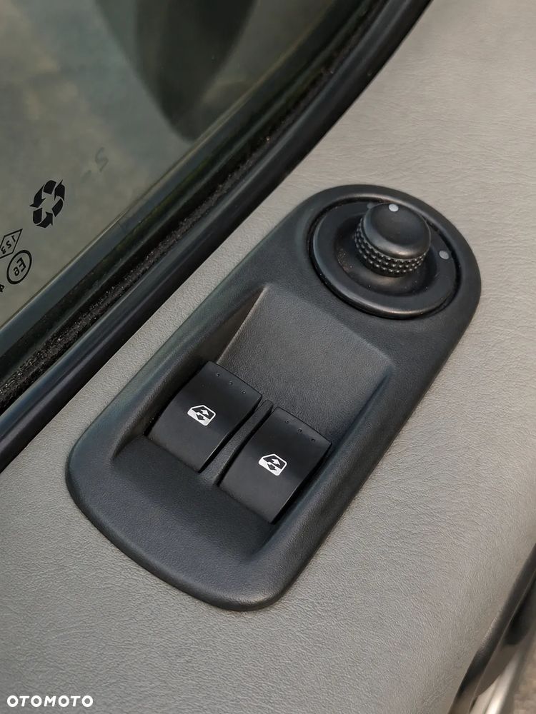 Opel Vivaro - 18
