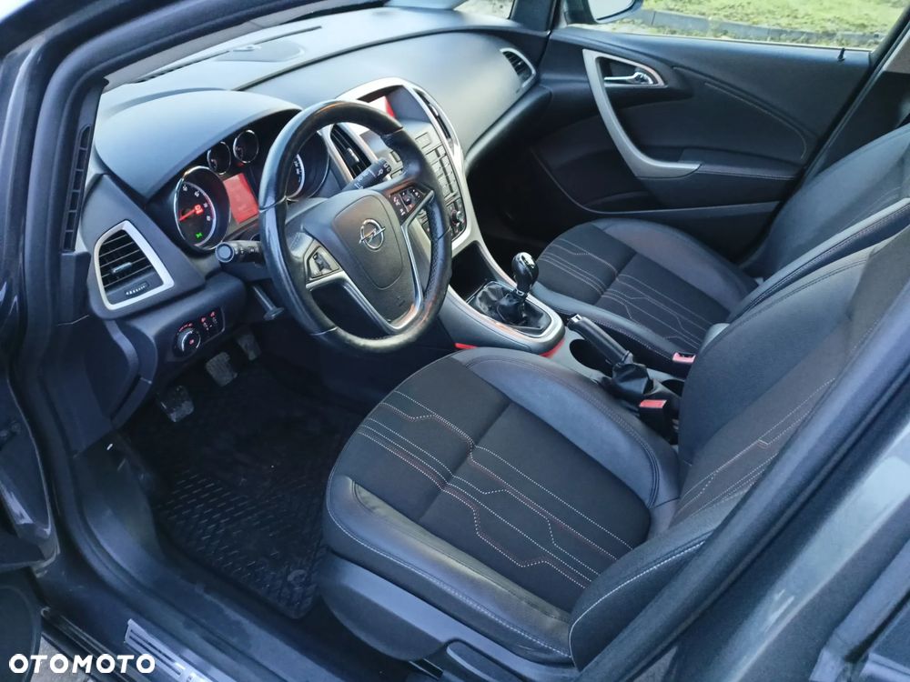 Opel Astra 1.4 Turbo 150 Jahre - 14