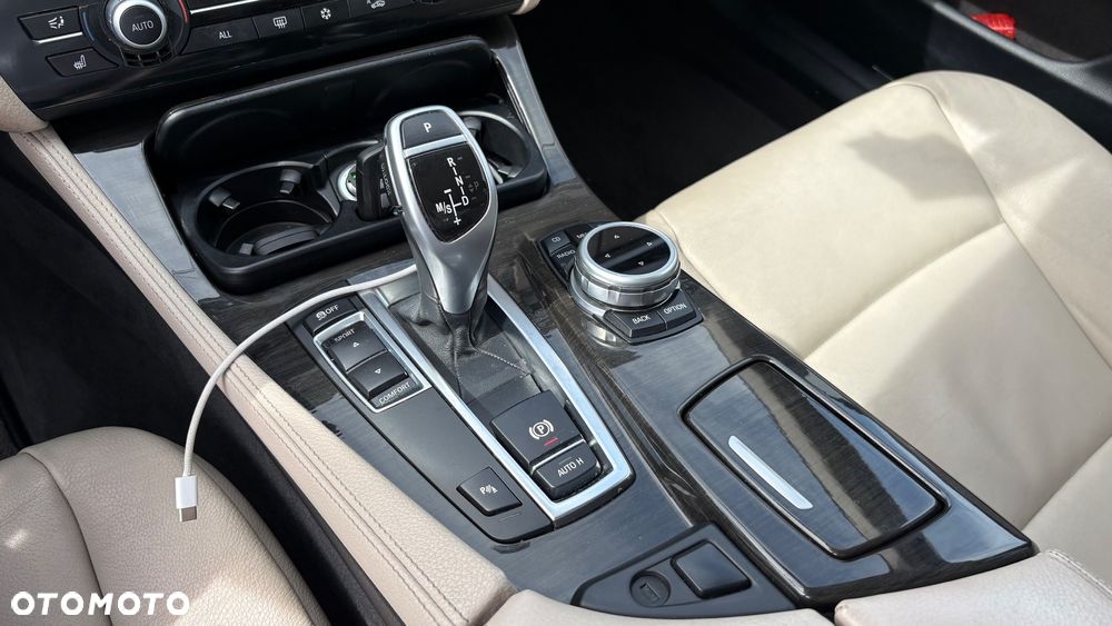 BMW Seria 5 520d - 24