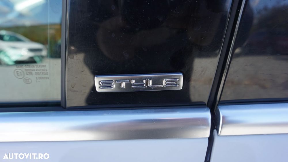 Volkswagen Sharan 2.0 TDI 4MOTION Blue Motion Style - 16