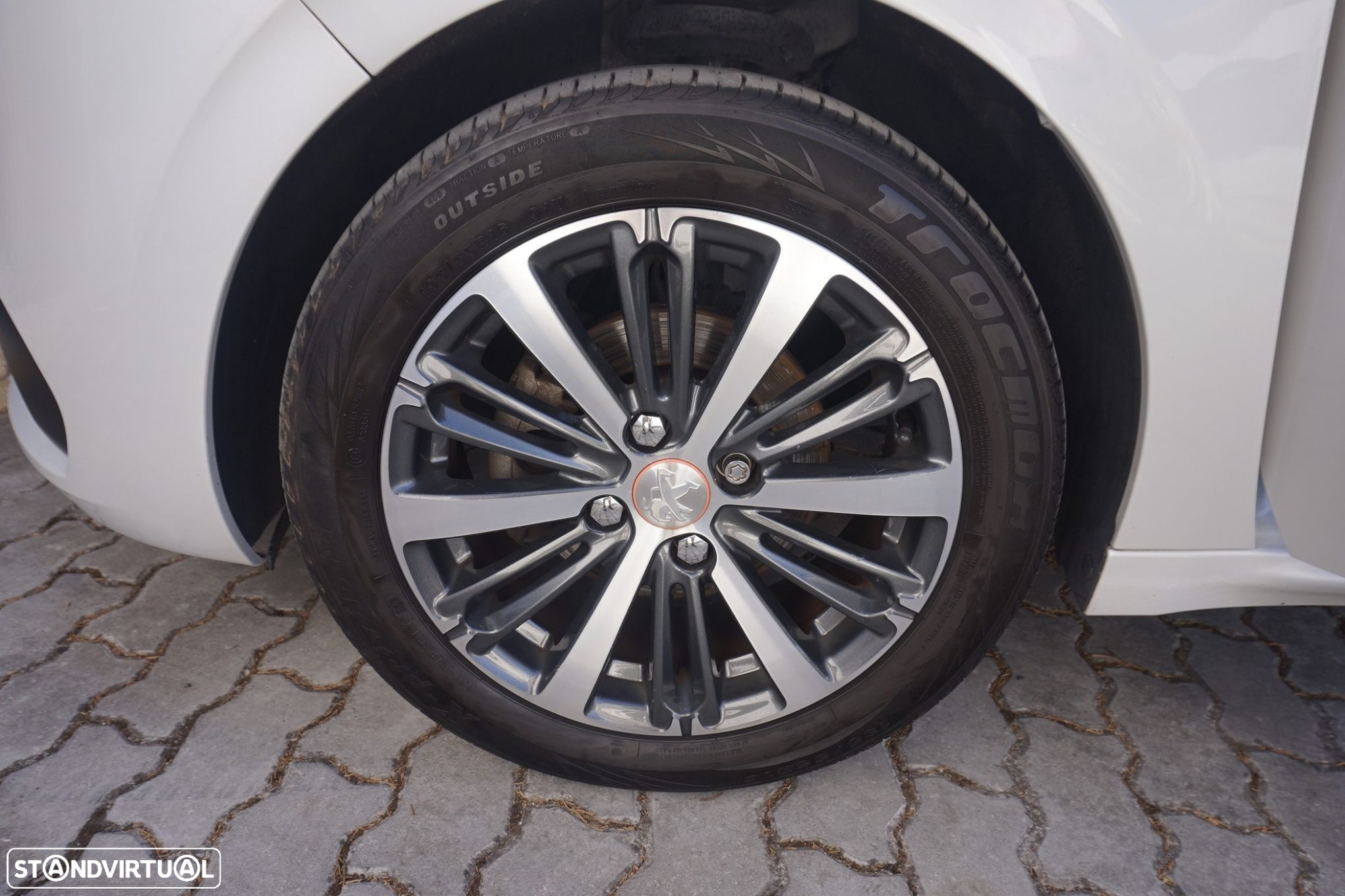Peugeot 208 1.2 PureTech GT Line - 29