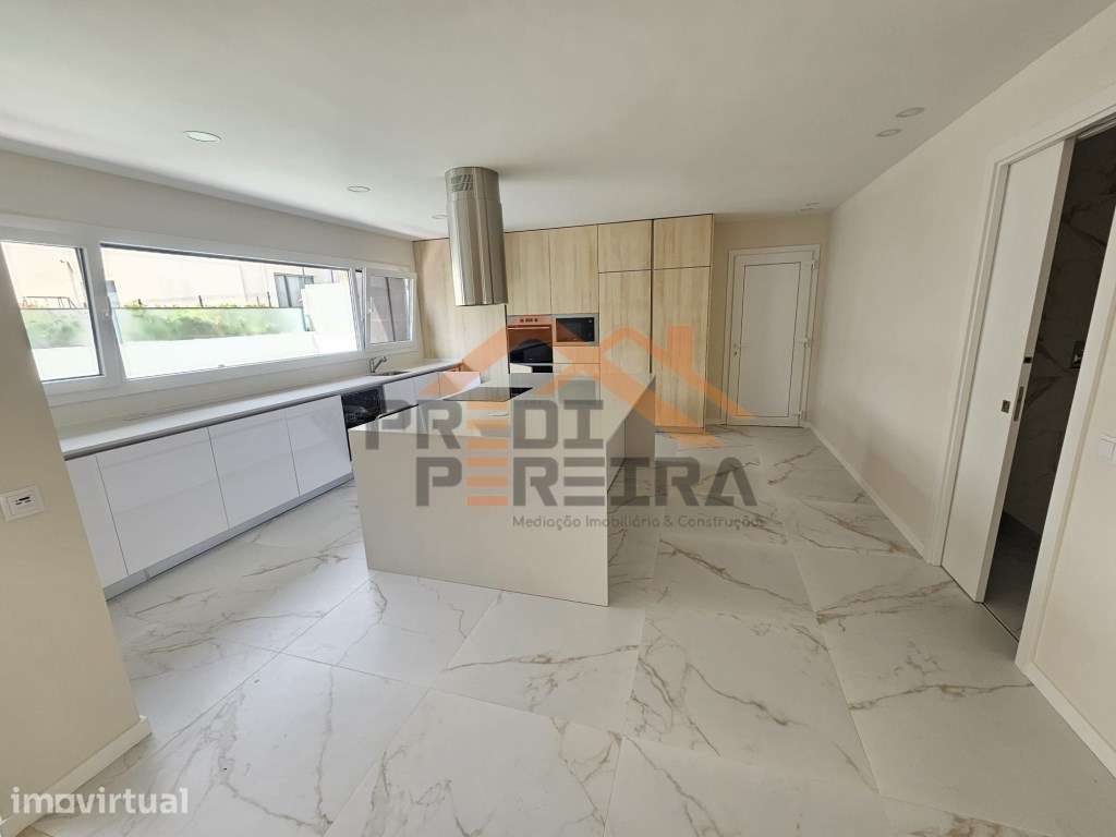 Situado em Ponte de Rol, moradia nova T5, a 10 Kms das praias e San... - Grande imagem: 3/22