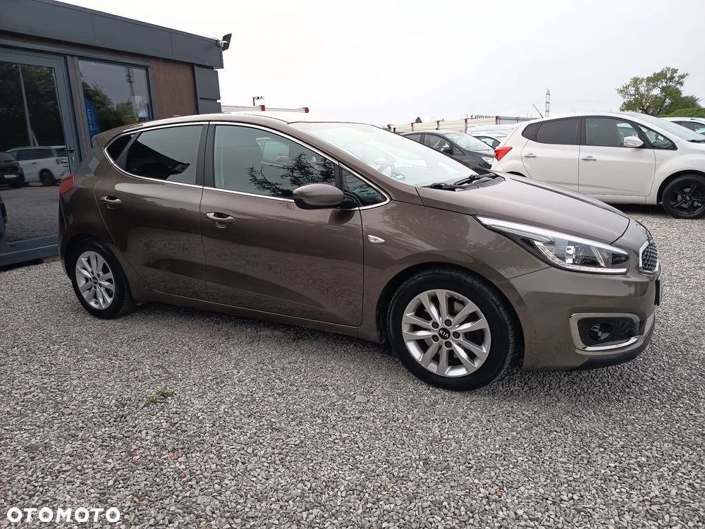 Kia Ceed 1.6 GDI Dream Team Edition - 11