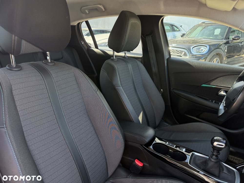 Peugeot 208 - 18