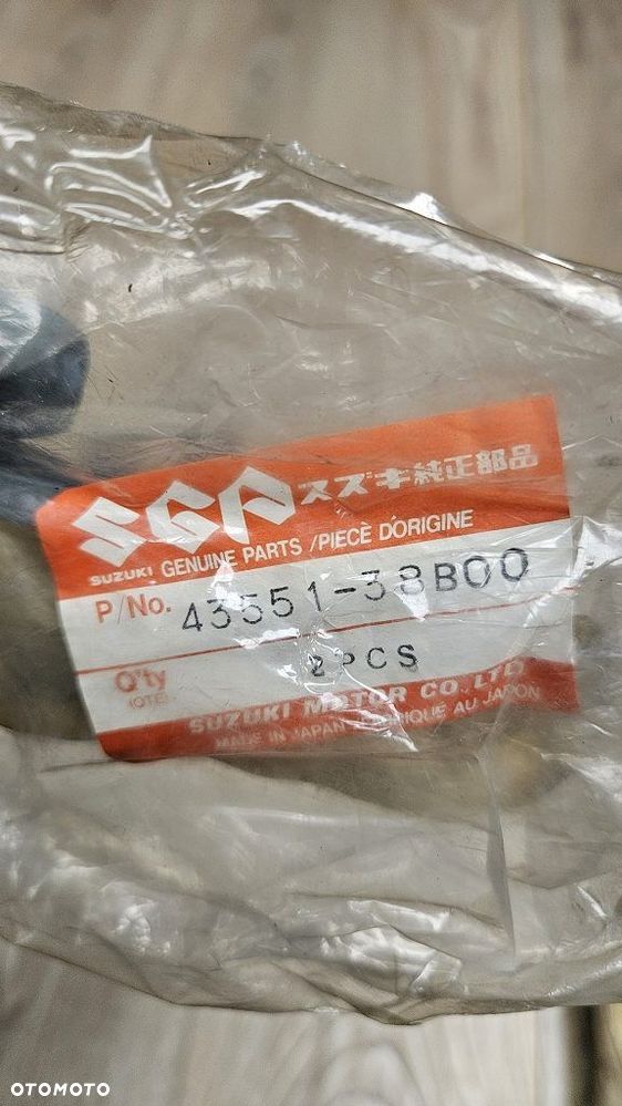 Guma podnóżka kierowcy para Suzuki Intruder 600 700 800 1400  43551-38B00 - 10