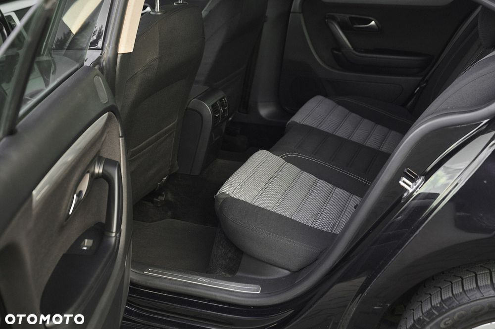 Volkswagen Passat CC 2.0 Blue TDI - 25