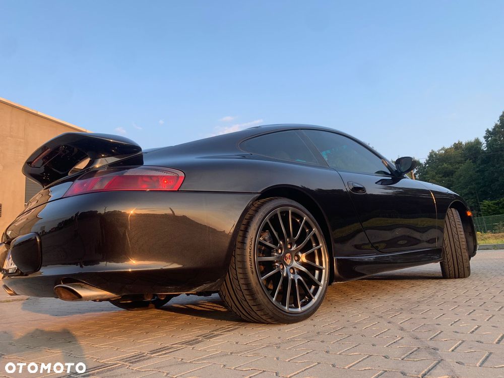 Porsche 911 Carrera - 2