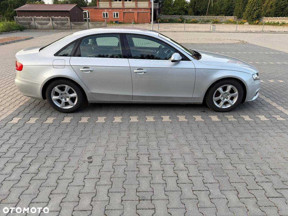 Audi A4 Limousine - 4