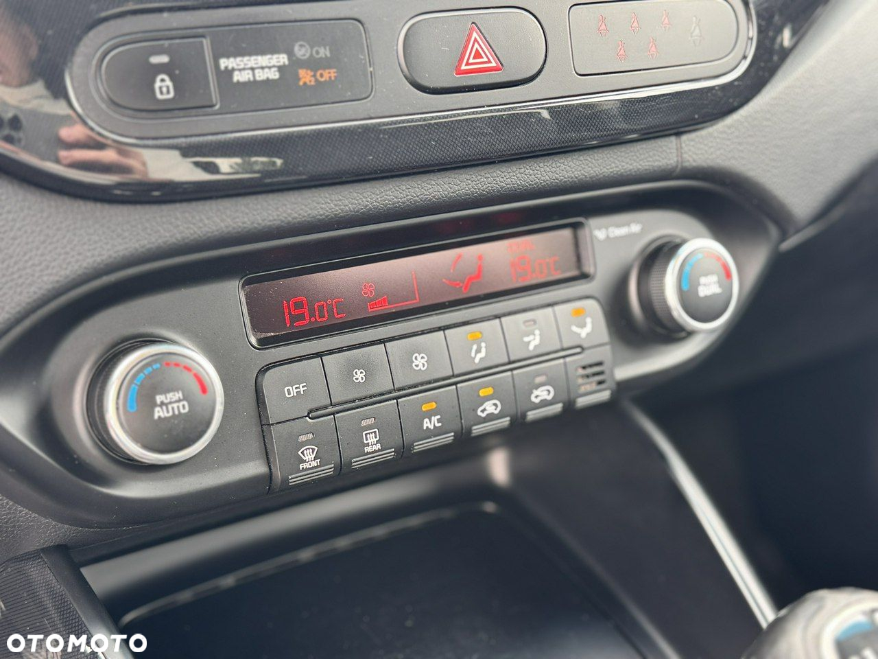 Kia Carens 1.6 GDI XL 7os - 26