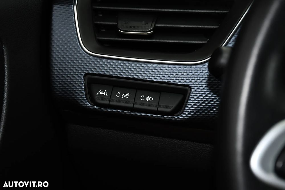 Renault Arkana E-TECH 145 Evolution - 25