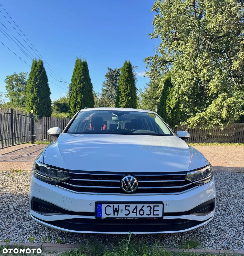 Volkswagen Passat - 1