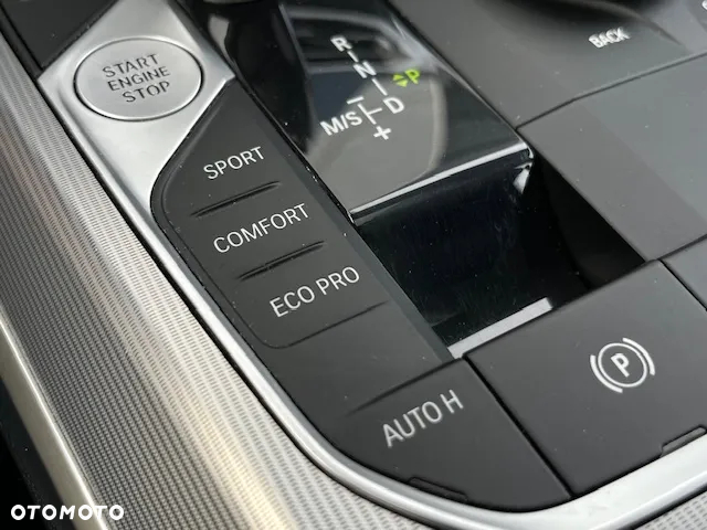 BMW Seria 3 318d Sport Line - 25