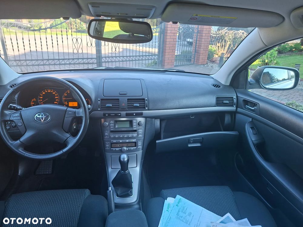 Toyota Avensis 1.8 VVT-i Sol Premium - 12