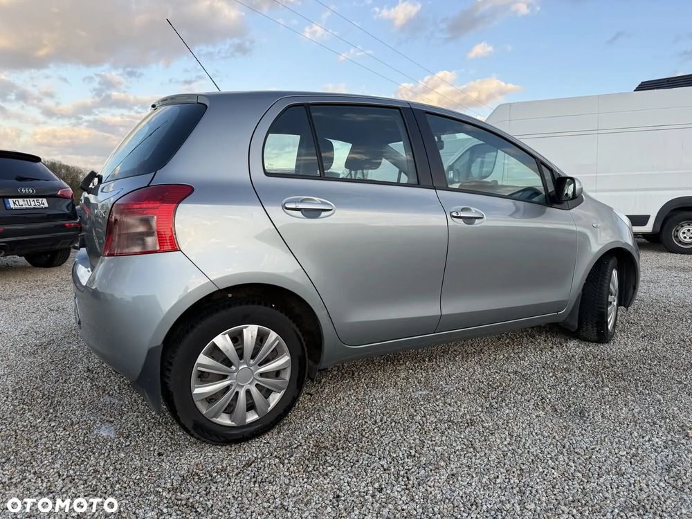 Toyota Yaris 1.3 VVT-i Sol - 4