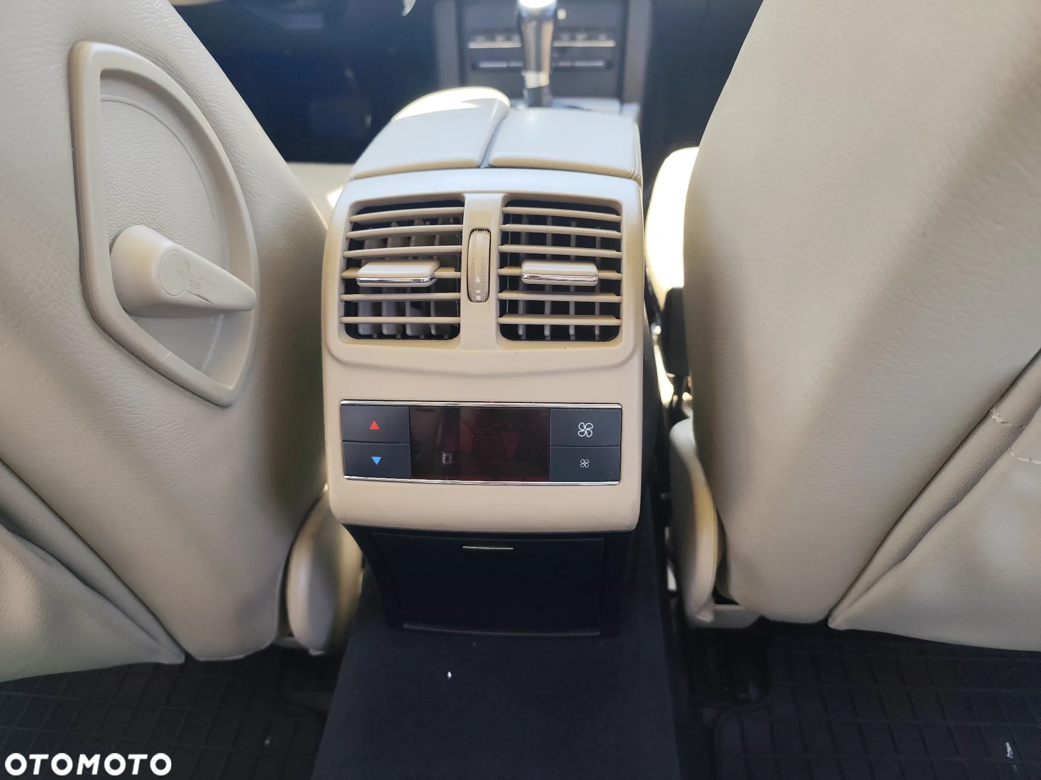 Mercedes-Benz Klasa E 200 T CDI DPF BlueEFFICIENCY Automatik Avantgarde - 17