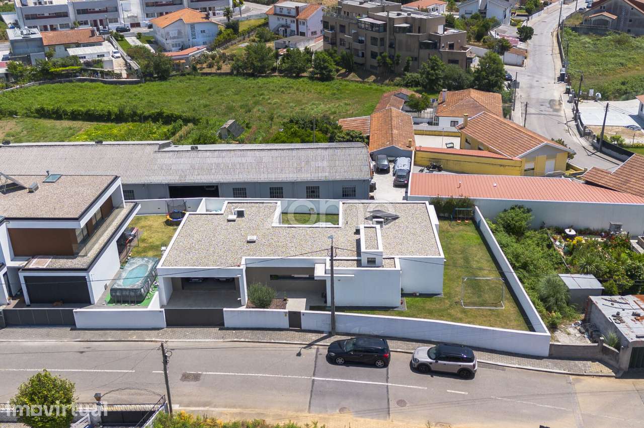 Moradia T3+Escritório Semi-nova 2025 Térrea Individual em Serzedo, ... - Grande imagem: 4/58