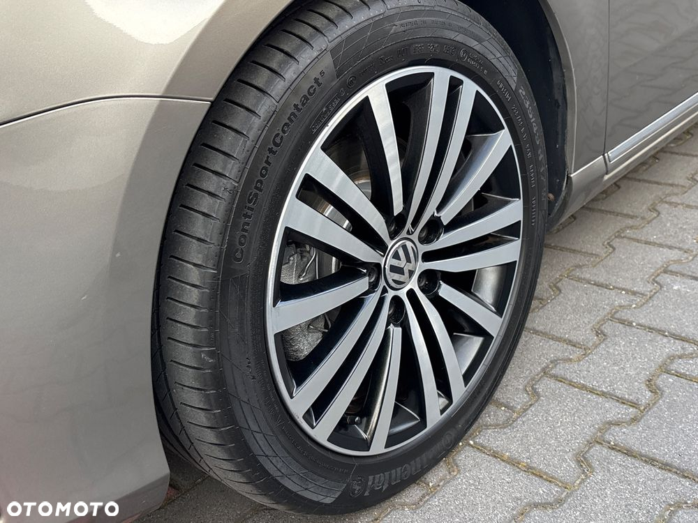 Volkswagen Passat 2.0 TDI Highline - 14