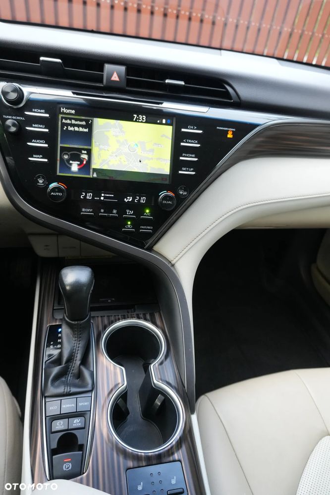 Toyota Camry 2.5 Hybrid Executive CVT - 12