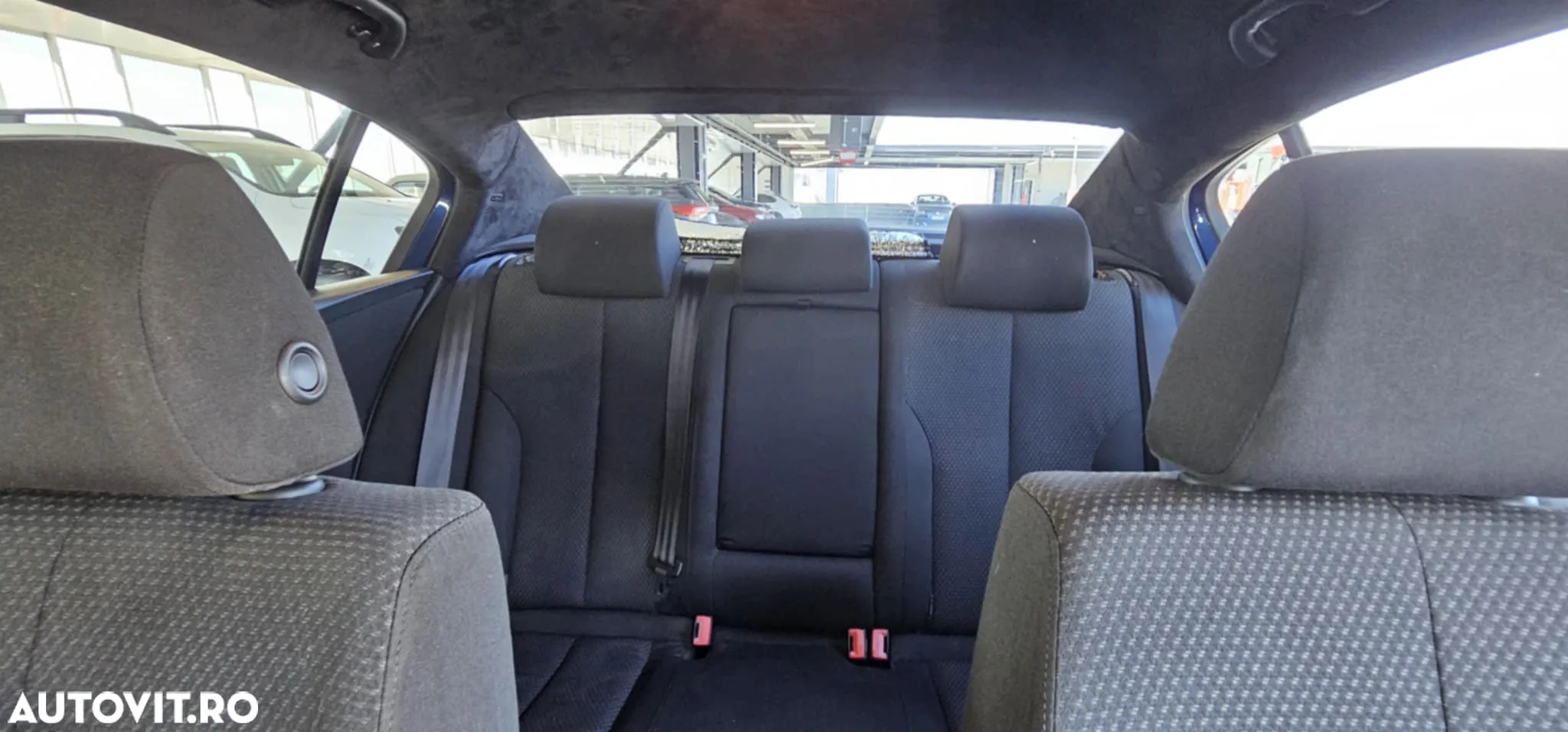 Volkswagen Passat 2.0TDI Comfortline DPF Bluemotion Technology - 32