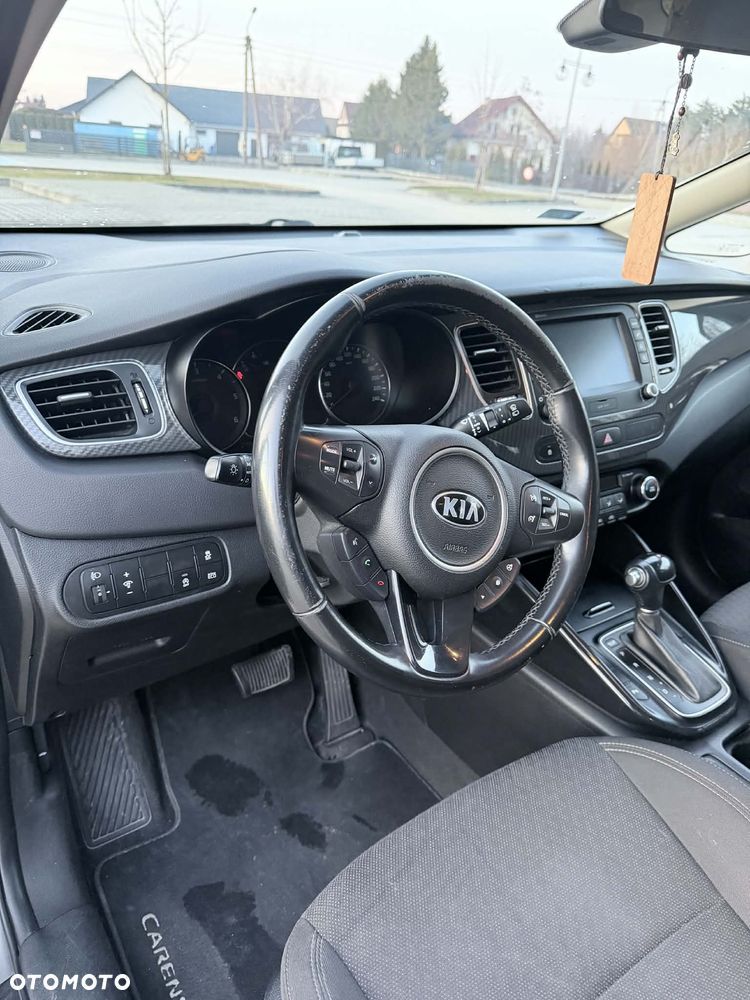 Kia Carens - 24