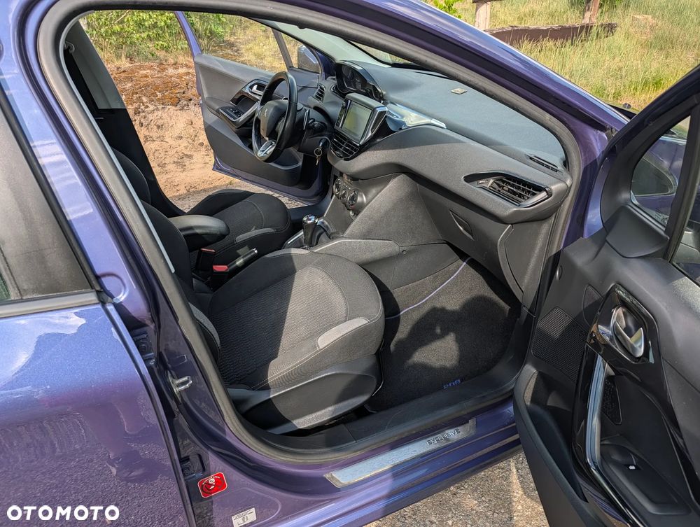 Peugeot 208 - 14