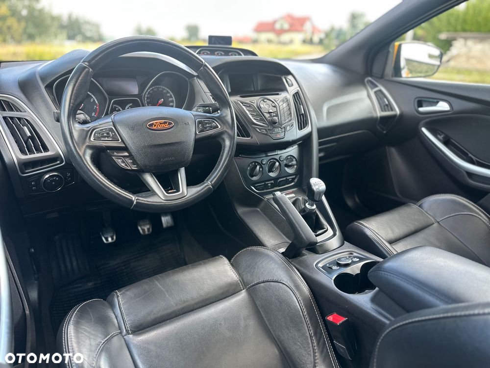 Ford Focus 2.0 EcoBoost ST mit Leder-Sport-Paket - 9