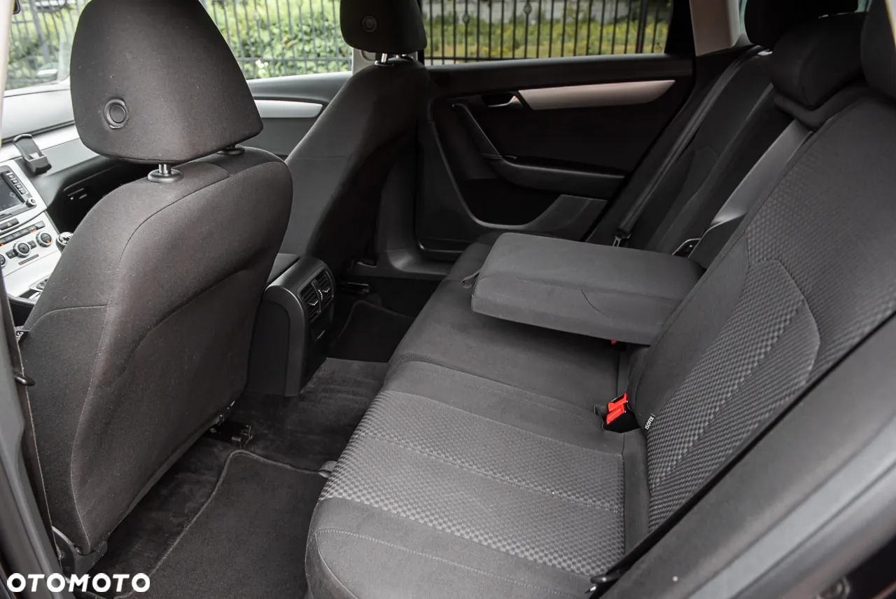 Volkswagen Passat - 24
