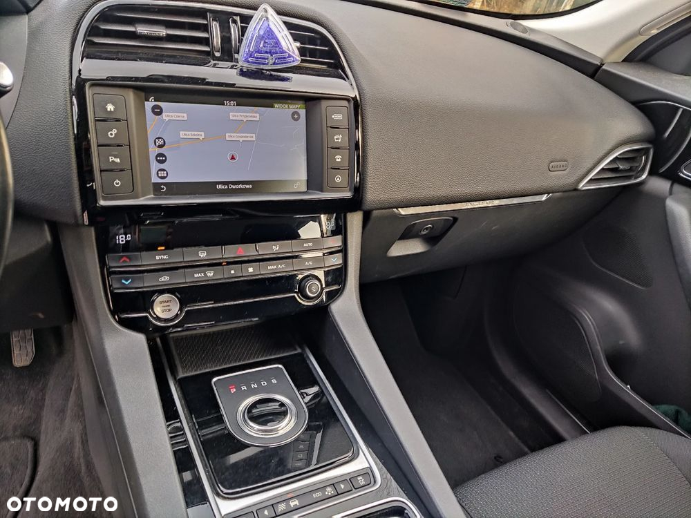 Jaguar F-Pace - 15