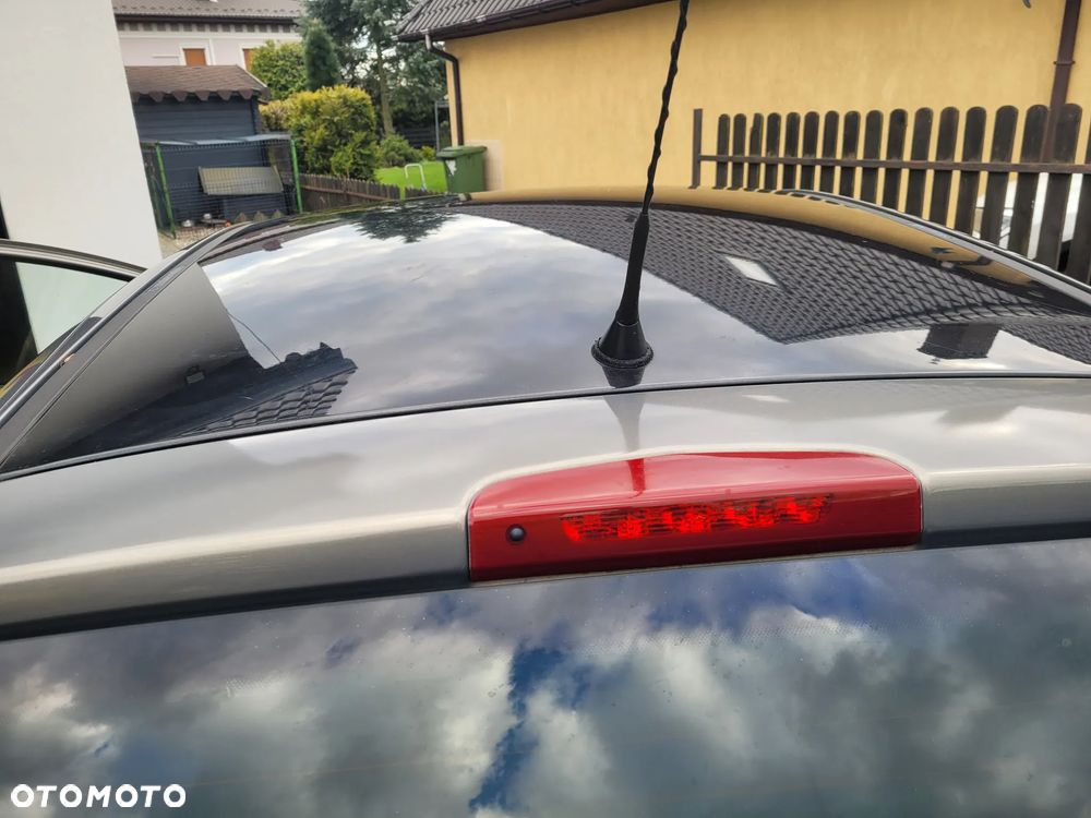 Opel Corsa 1.4 16V Sport - 9