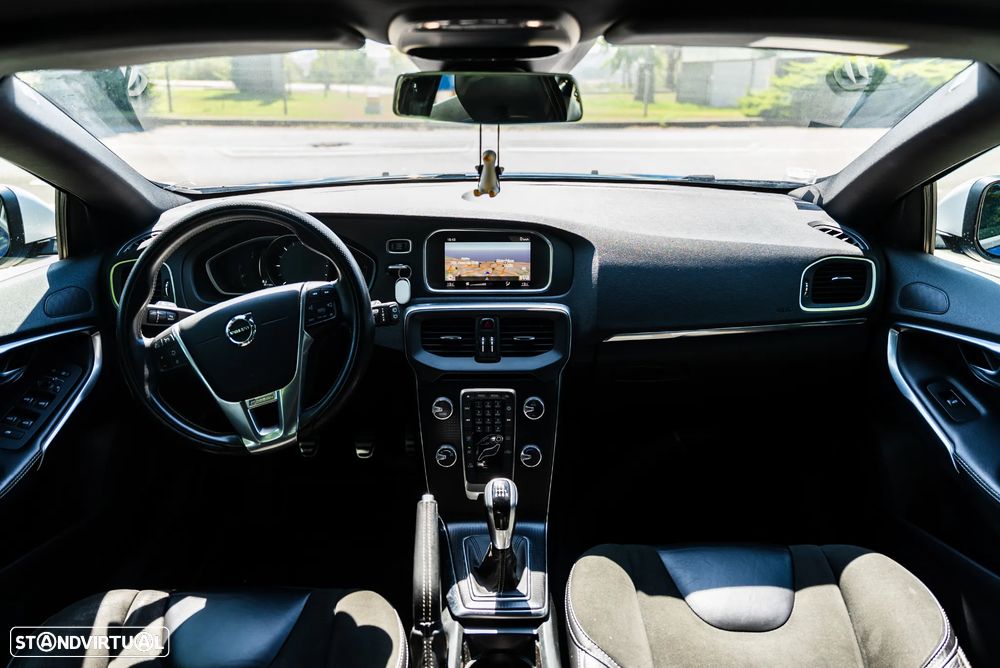 Volvo V40 2.0 D2 R-Design - 28